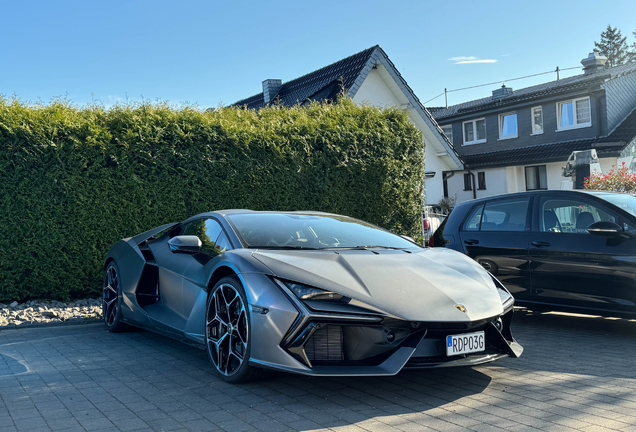 Lamborghini Revuelto