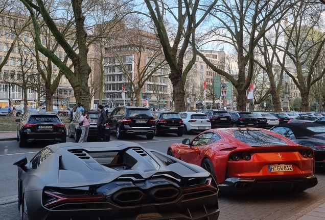 Lamborghini Revuelto