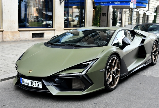 Lamborghini Revuelto