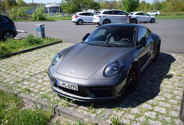 Porsche 992 Carrera 4 GTS
