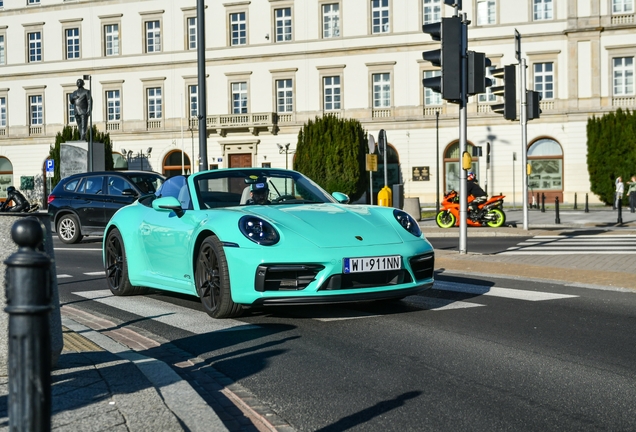 Porsche 992 Carrera 4 GTS Cabriolet