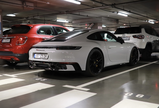 Porsche 992 Carrera 4S
