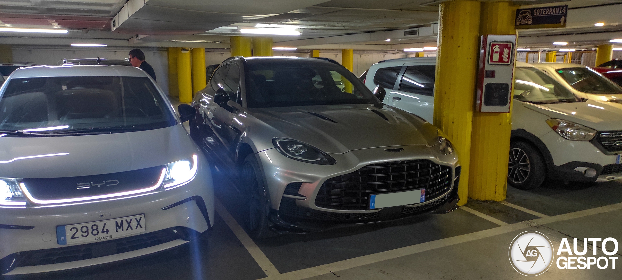 Aston Martin DBX707