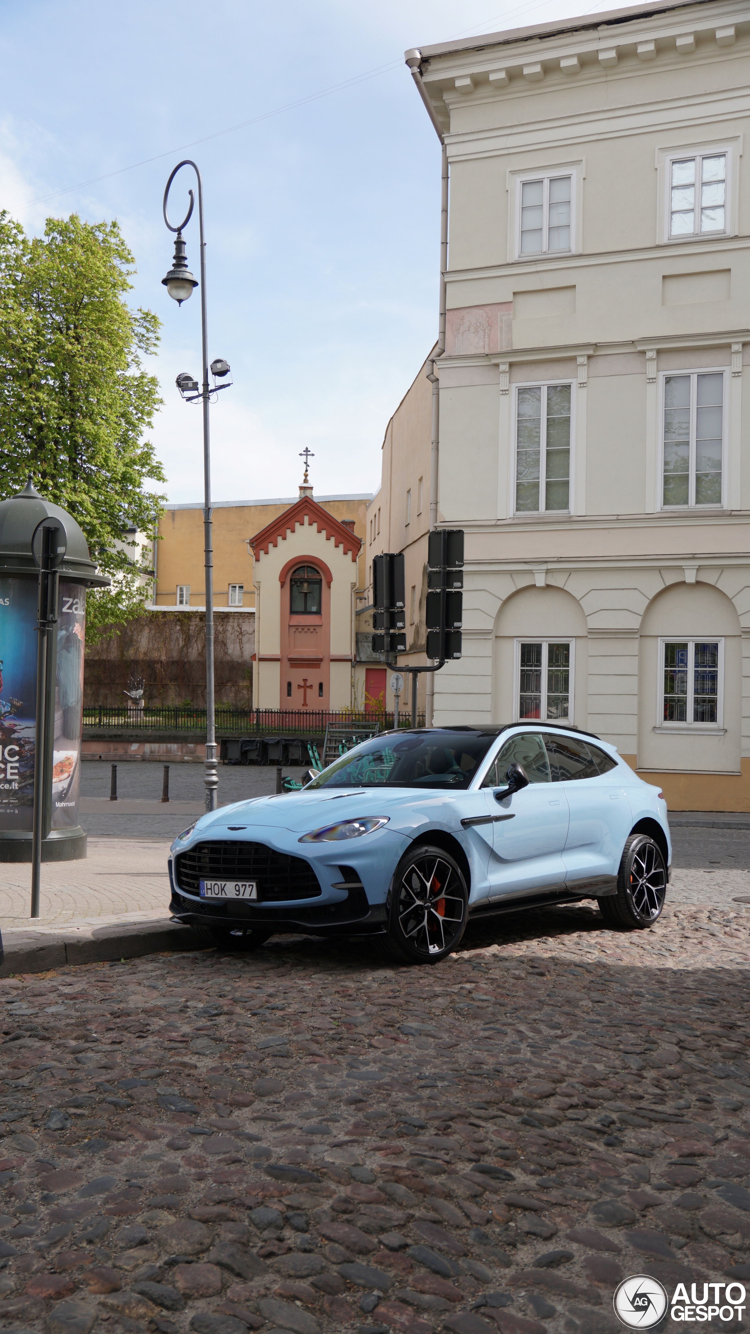 Aston Martin DBX707