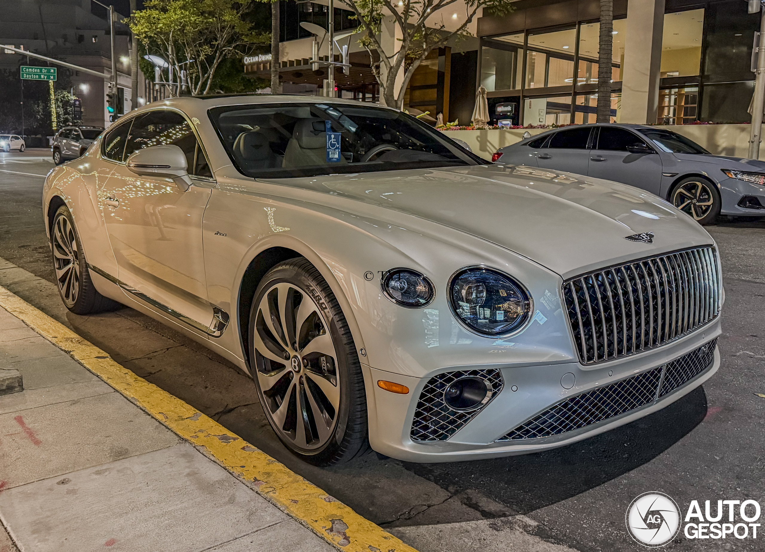 Bentley Continental GT V8 Azure 2024