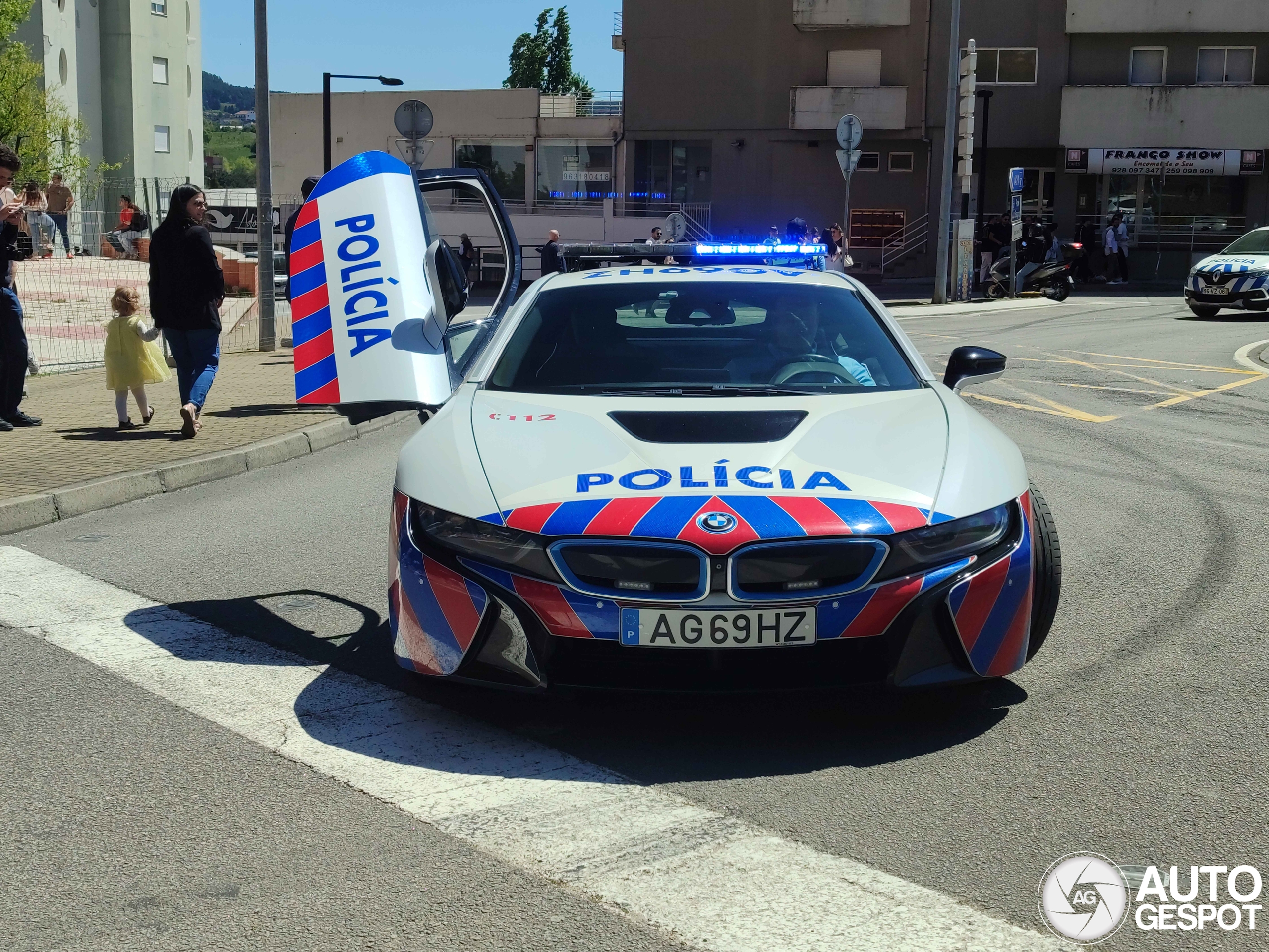 Not your average police car: Portugal’s BMW i8