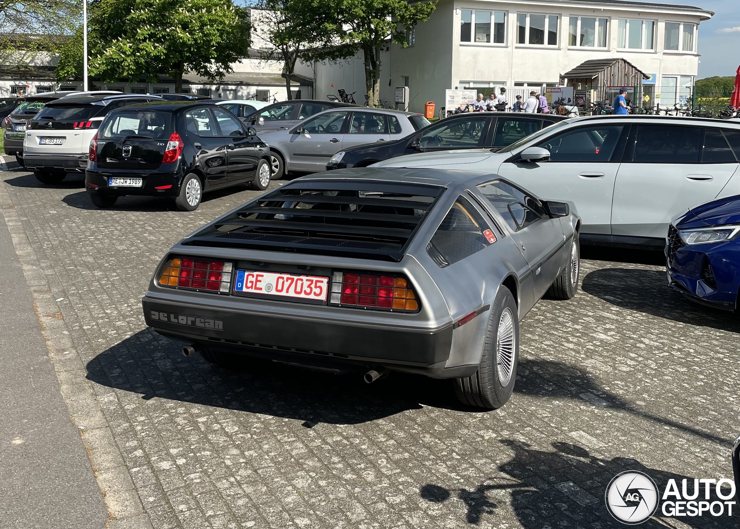 DeLorean DMC-12
