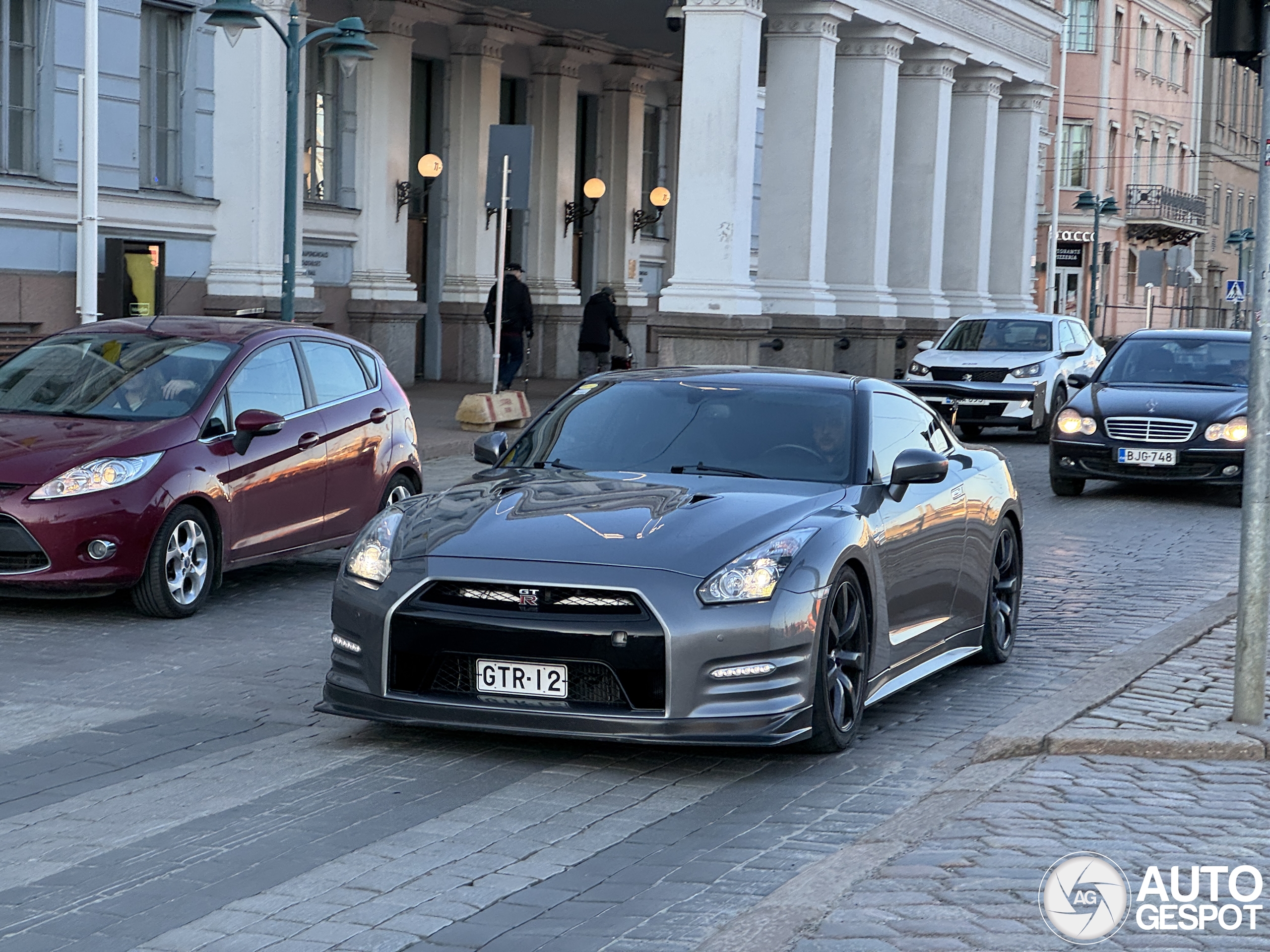 Nissan GT-R 2011