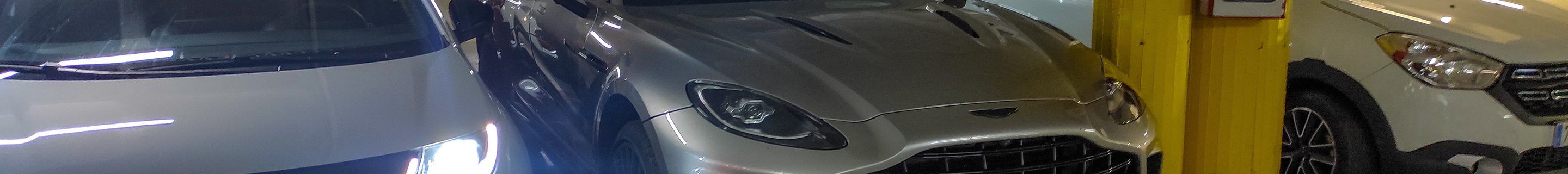 Aston Martin DBX707
