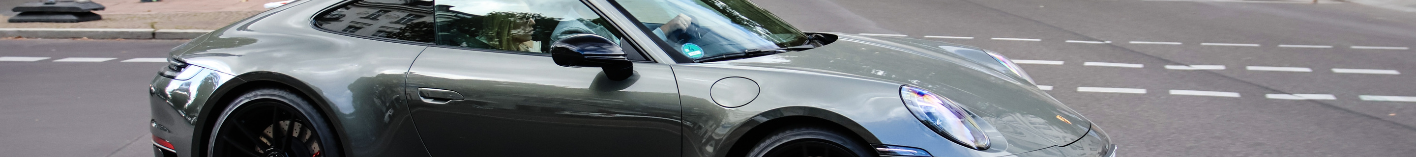 Porsche 992 Carrera 4 GTS