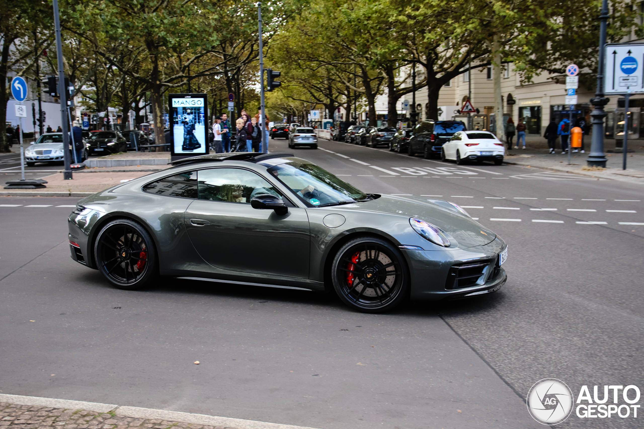 Porsche 992 Carrera 4 GTS