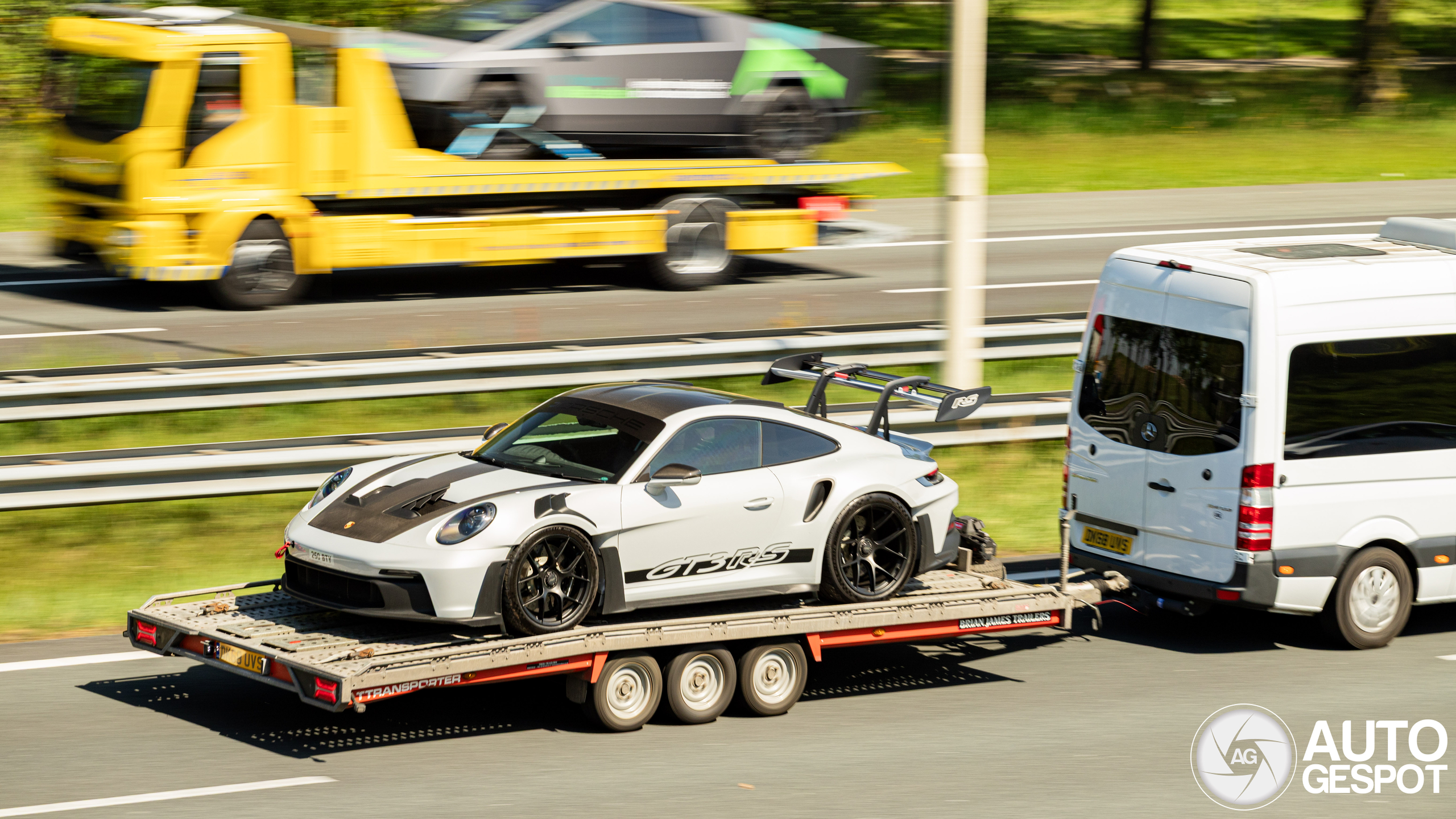 Porsche 992 GT3 RS Weissach Package