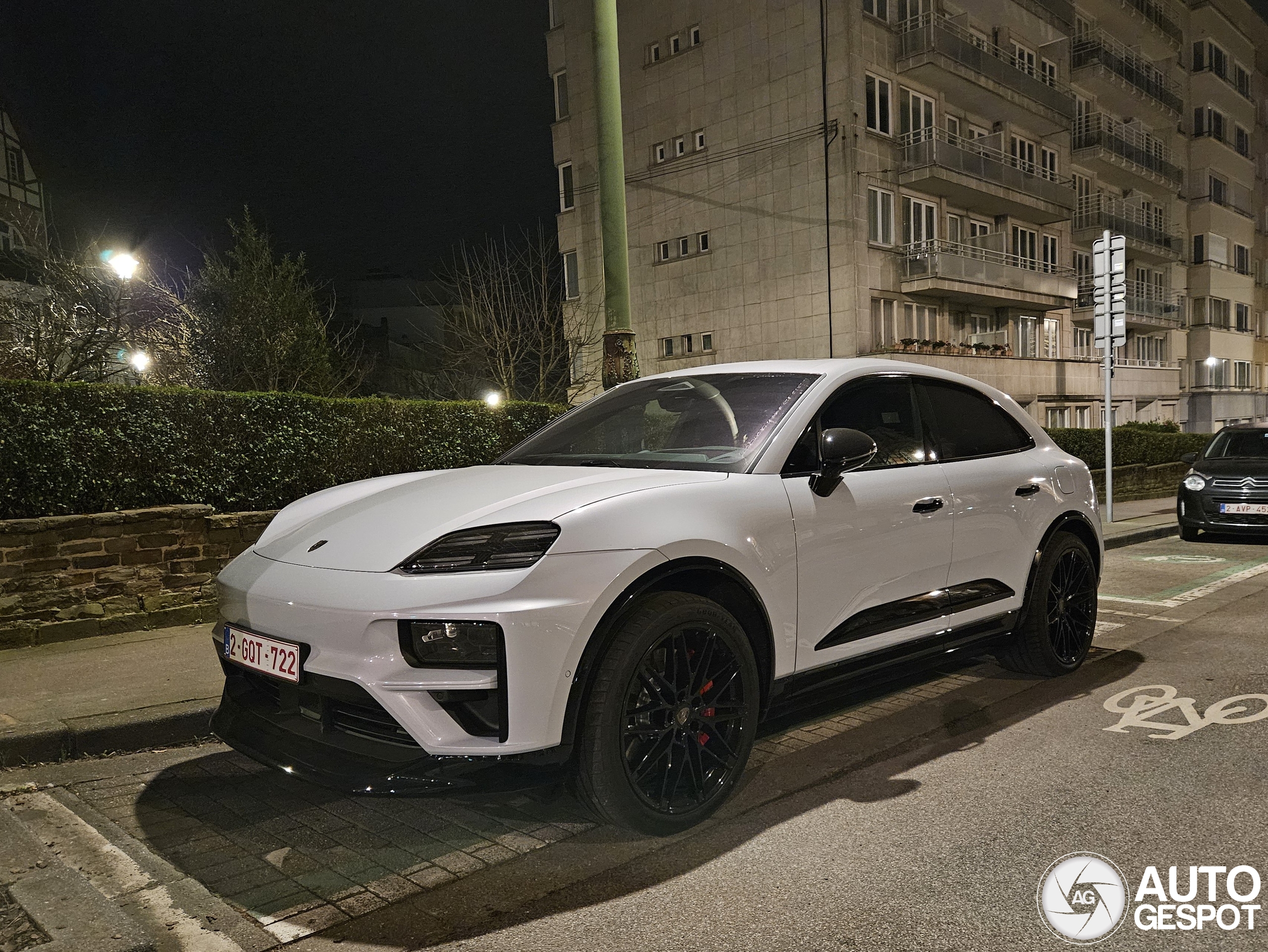Porsche Macan EV Turbo