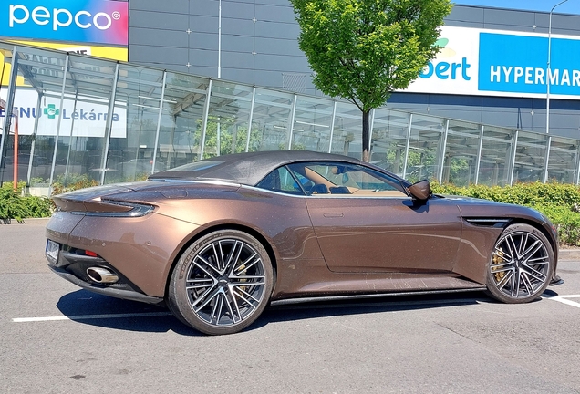 Aston Martin DB12 Volante