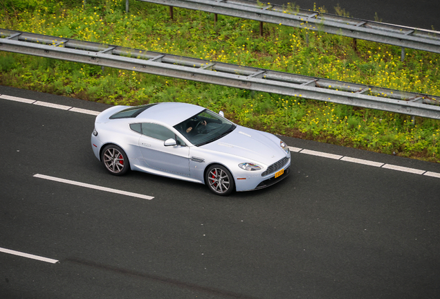 Aston Martin V8 Vantage 2012