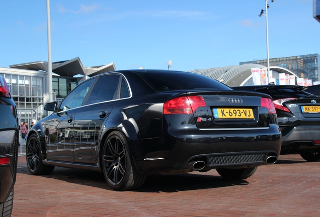 Audi RS4 Sedan