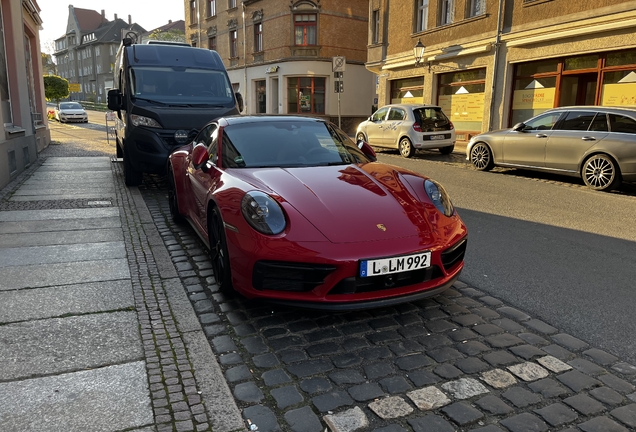 Porsche 992 Carrera 4 GTS