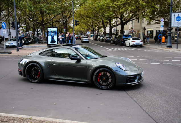 Porsche 992 Carrera 4 GTS