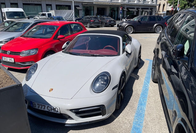 Porsche 992 Carrera 4S Cabriolet