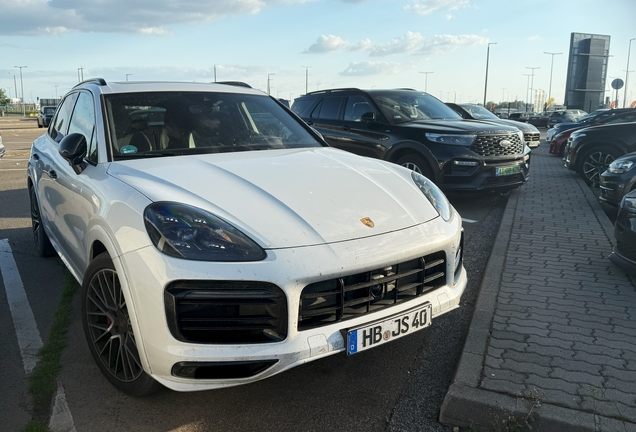 Porsche 9YA Cayenne GTS