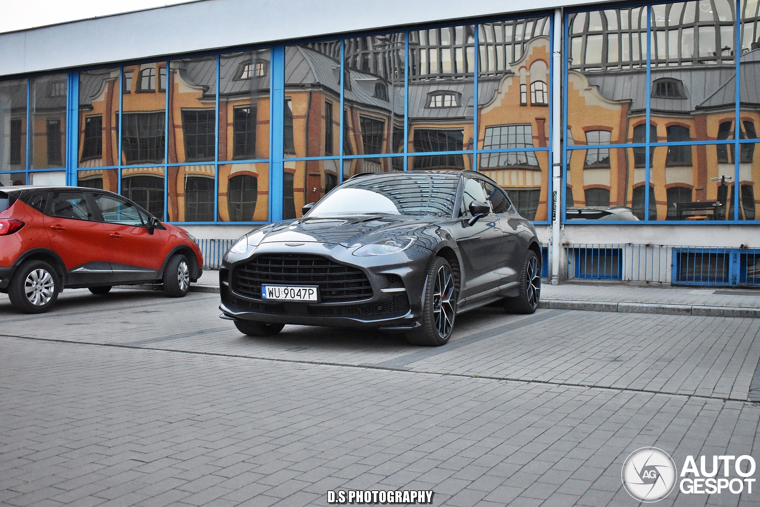 Aston Martin DBX707