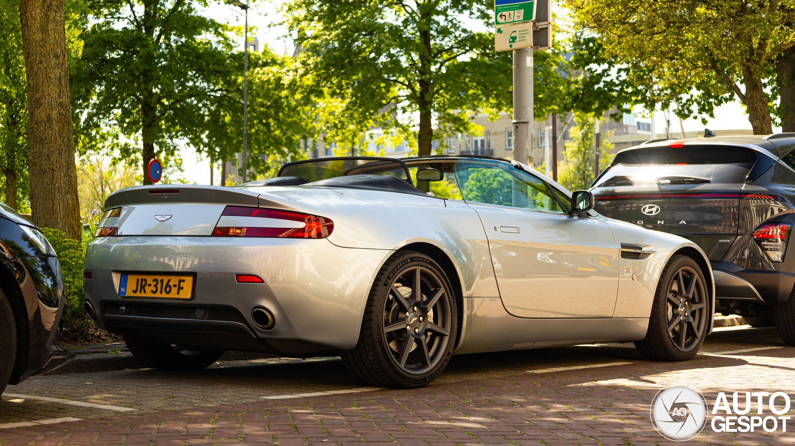 Aston Martin V8 Vantage Roadster