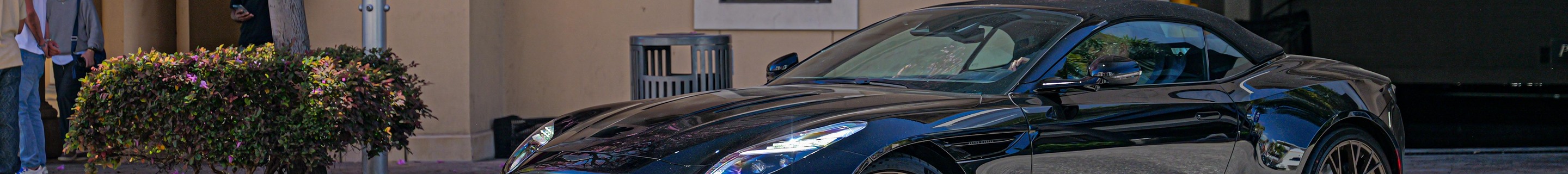 Aston Martin DB12 Volante