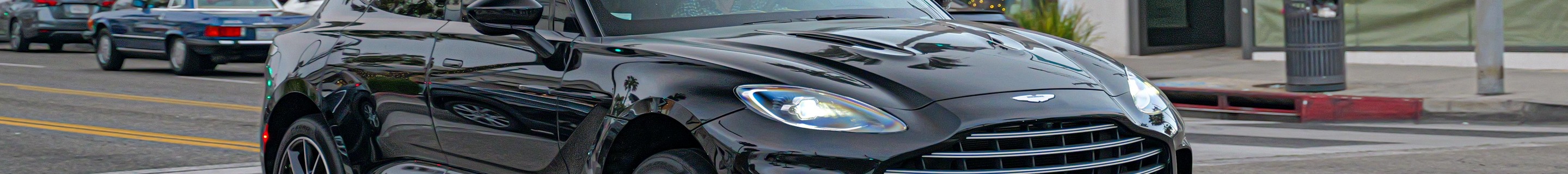 Aston Martin DBX707