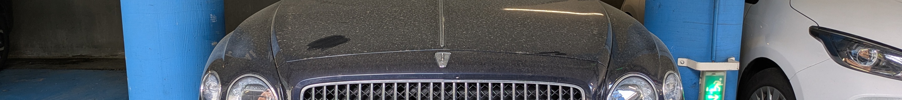 Bentley Flying Spur V8 Azure