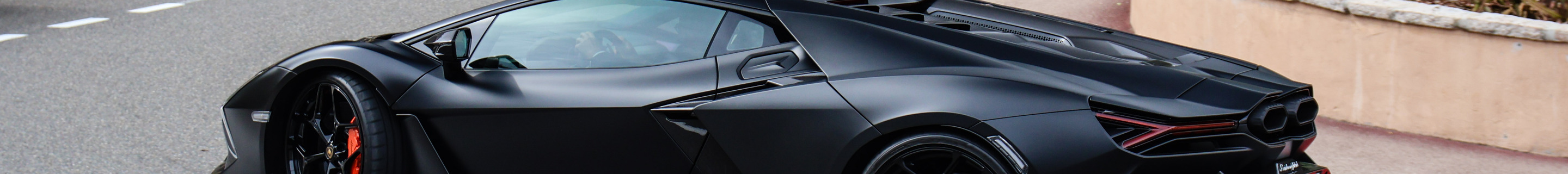 Lamborghini Revuelto