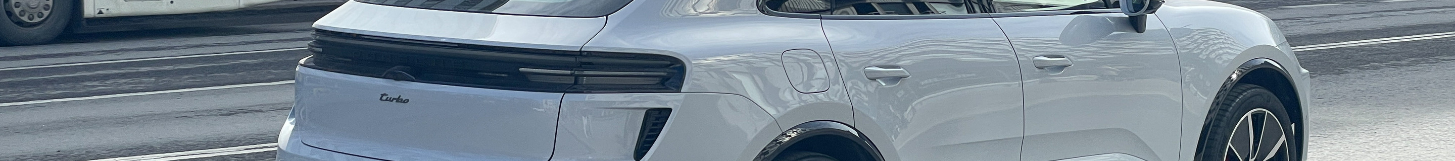 Porsche Macan EV Turbo