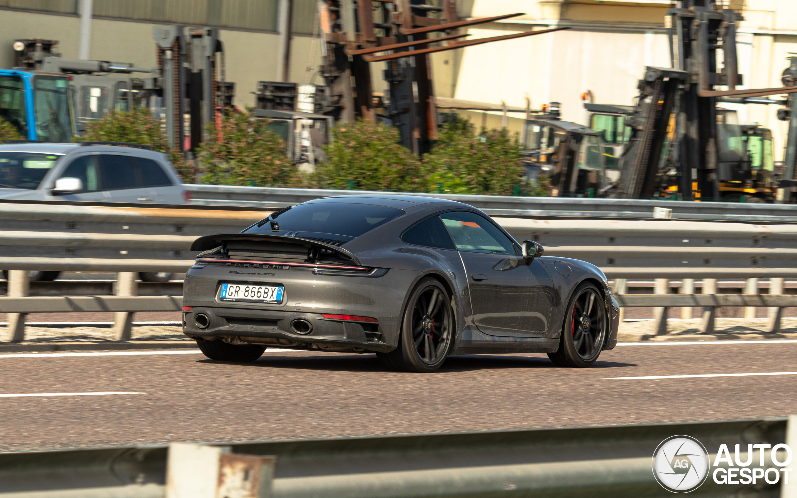 Porsche 992 Carrera 4 GTS