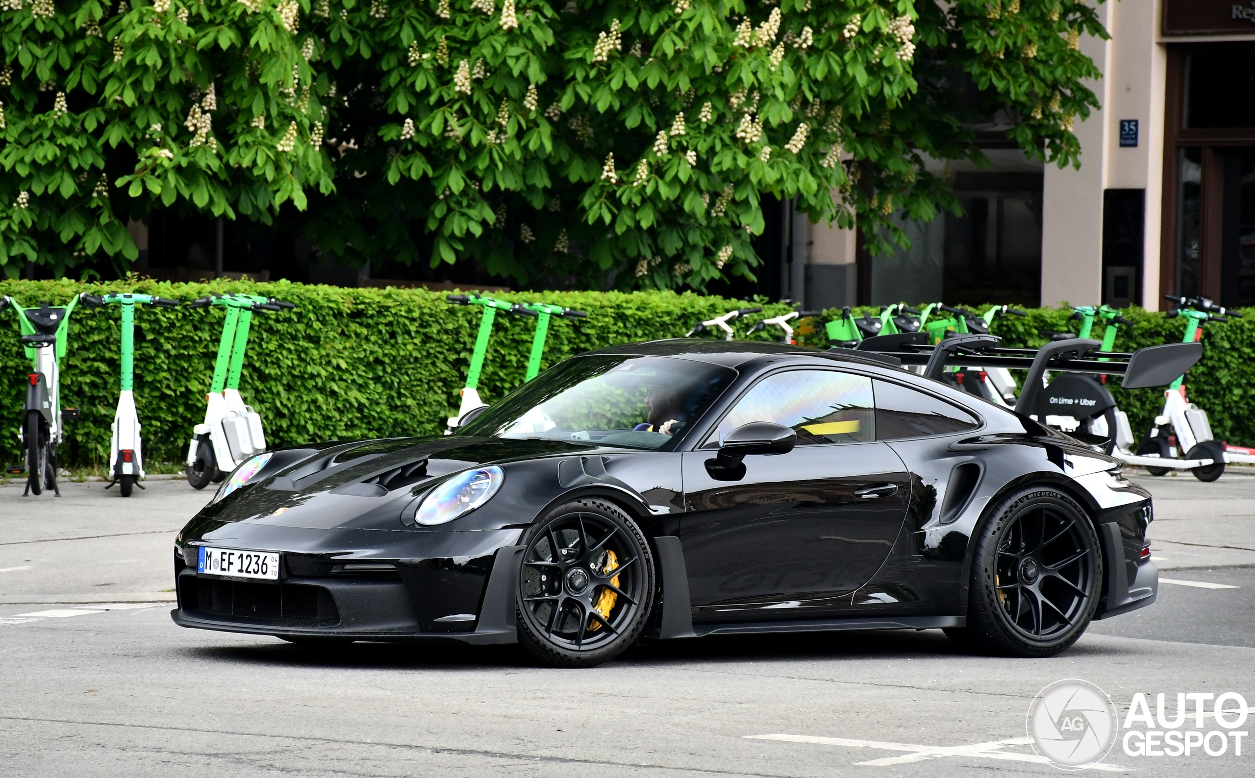 Porsche 992 GT3 RS Weissach Package