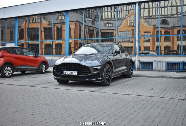 Aston Martin DBX707