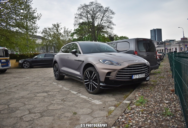 Aston Martin DBX707