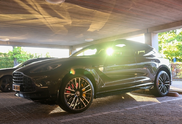 Aston Martin DBX707