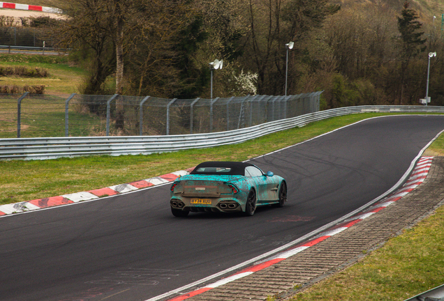 Aston Martin Vanquish Volante 2025