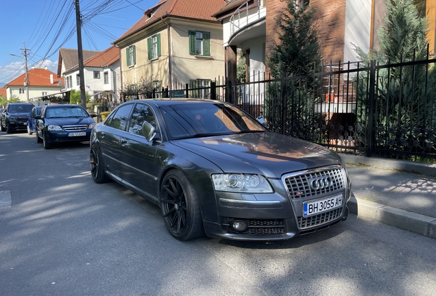 Audi S8 D3
