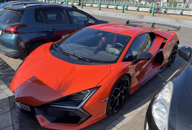 Lamborghini Revuelto