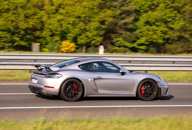 Porsche 718 Cayman GT4
