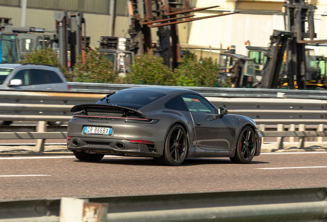 Porsche 992 Carrera 4 GTS