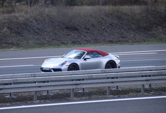 Porsche 992 Carrera 4 GTS Cabriolet