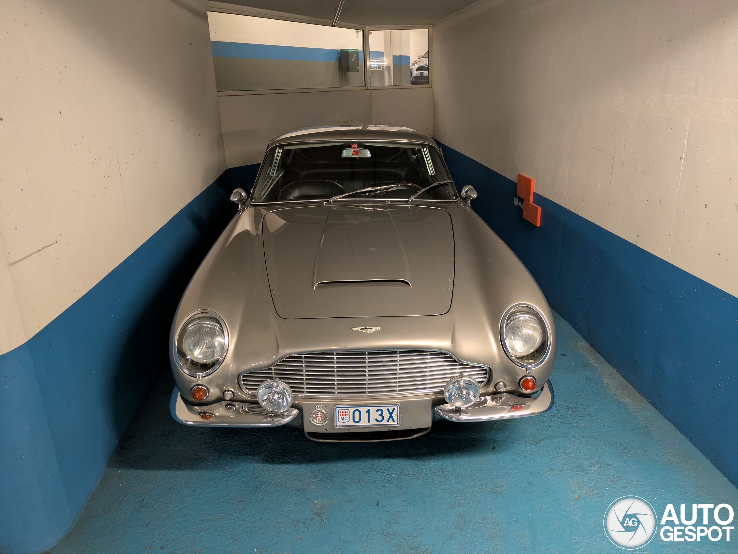 Aston Martin DB6 Vantage MKI
