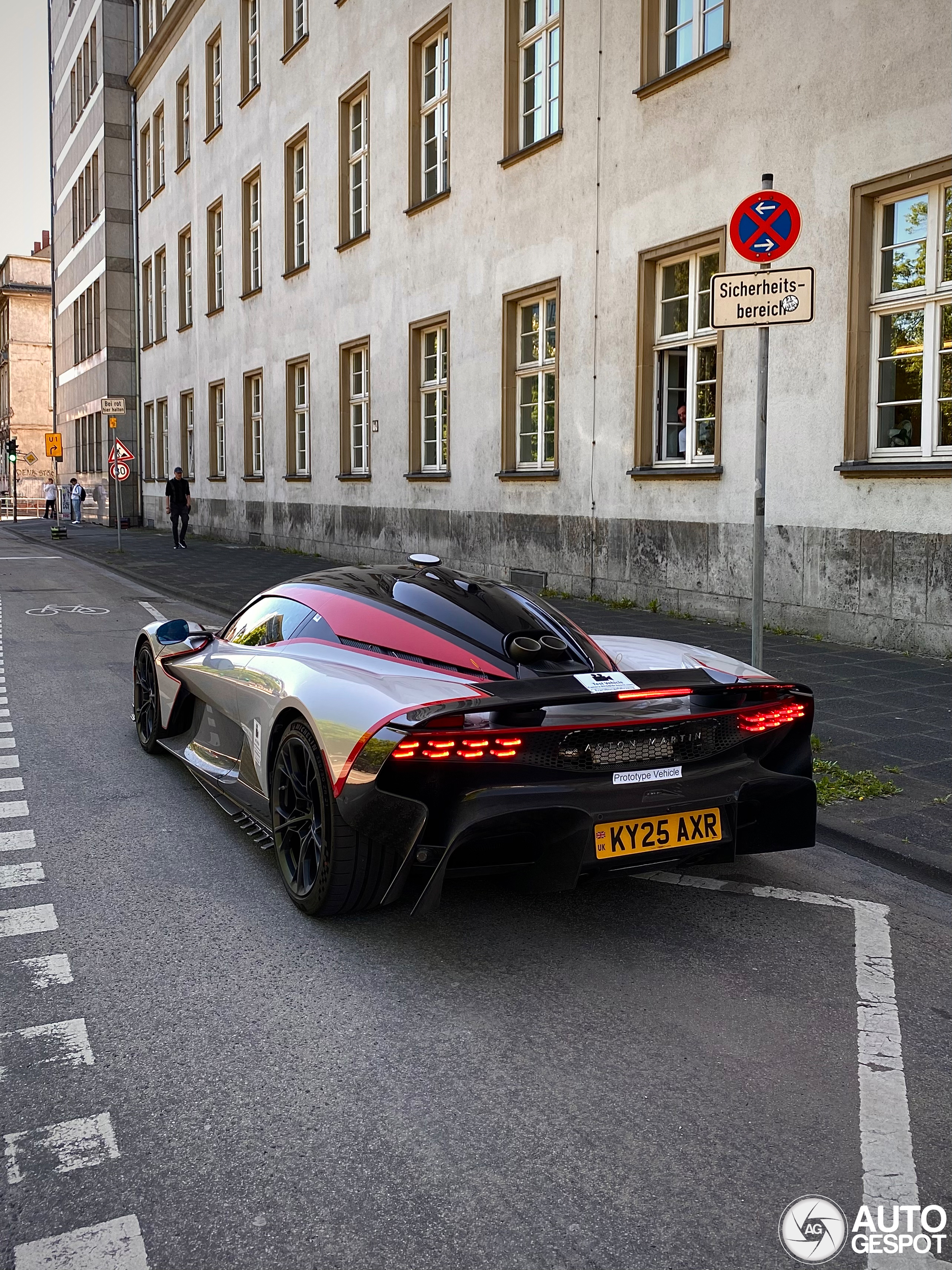 Aston Martin Valhalla wordt getest in Frankfurt am Main