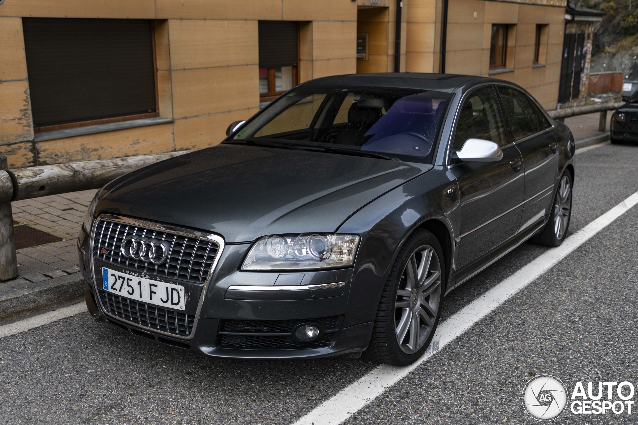 Audi S8 D3