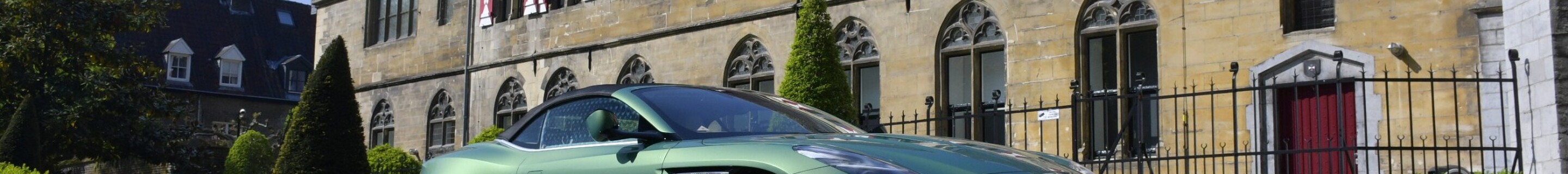 Aston Martin DB12 Volante