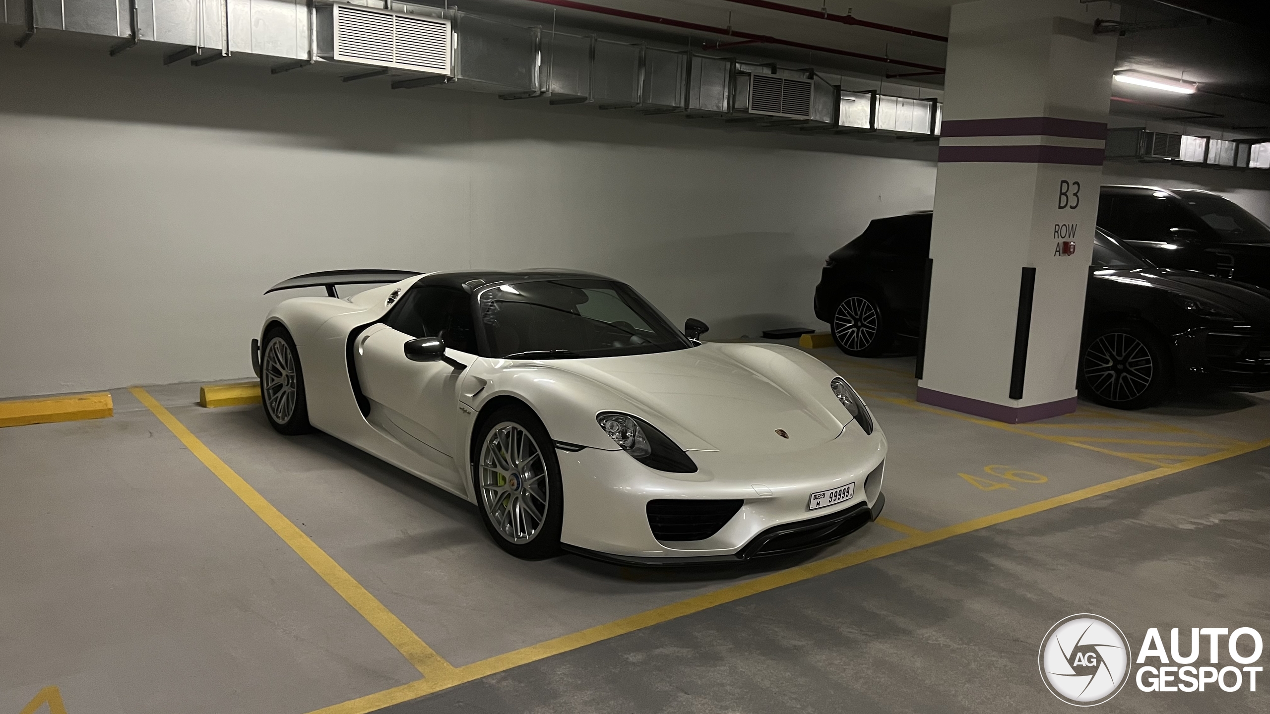 Porsche 918 Spyder Weissach Package