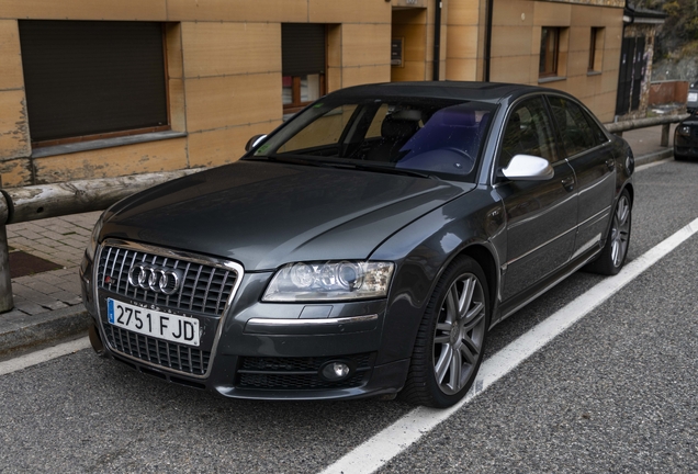 Audi S8 D3