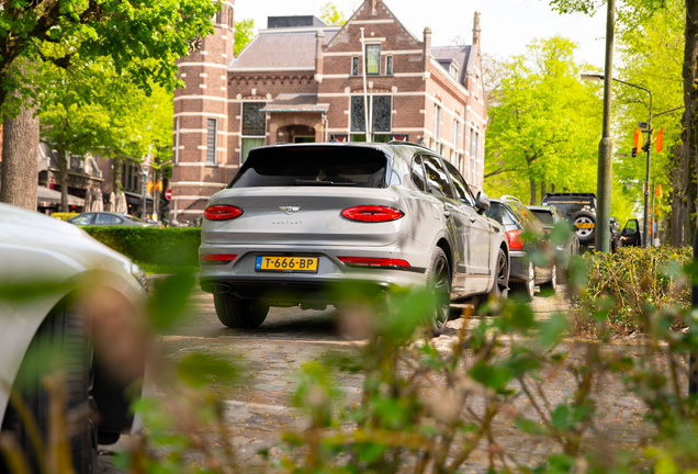 Bentley Bentayga Hybrid 2021
