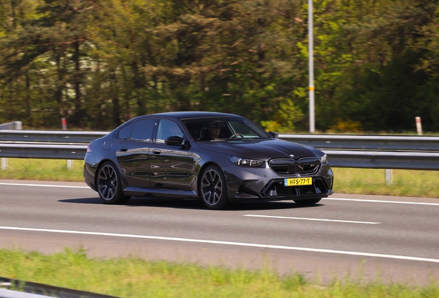 BMW M5 G90